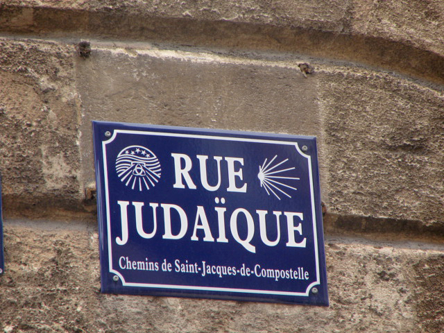 Ook in Bordeaux. Een straatnaambord met uitleg over de route.