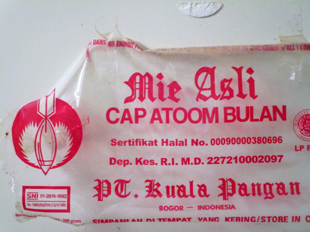 Indonesische mie van het merk Atoombom.