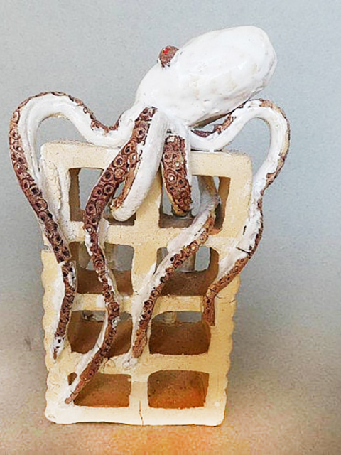 Een octopus van de keramist en tekenaar Georges Sieurac uit Montain, Frankrijk.