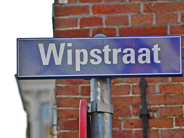 Het straatnaambordje Wipstraat.