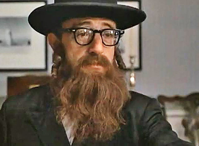 Een still uit de film Annie Hall, van Woody Allen, uitgedost als rabbi.