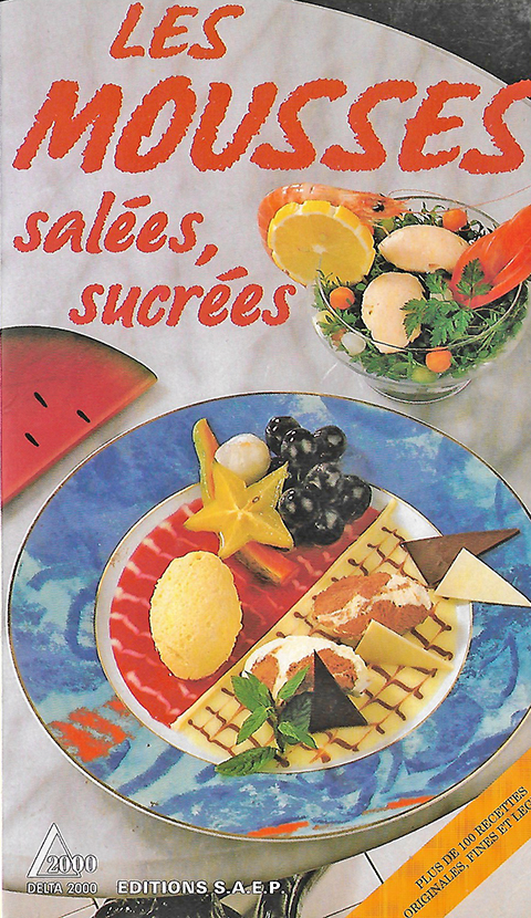 Het boek waarvan de titel vertaald uit het Frans luidt De Mousses, hartig en zoet, met op de omslaf lepeltjes mousse en fruit.