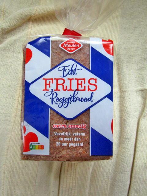 Een pakje Echt Fries Roggebrood.