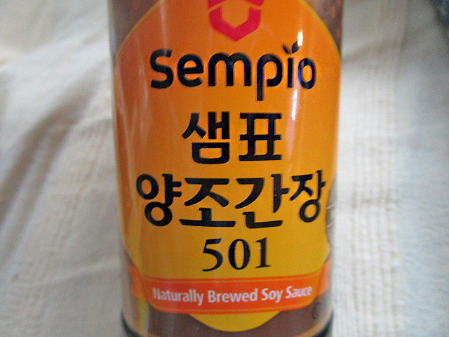 Een fles Koreaanse soja-saus.