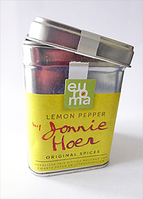 Een blikje blikje Lemon Pepper van het merk Jonnie Boer, maar er staat Jonnie Hoer op.