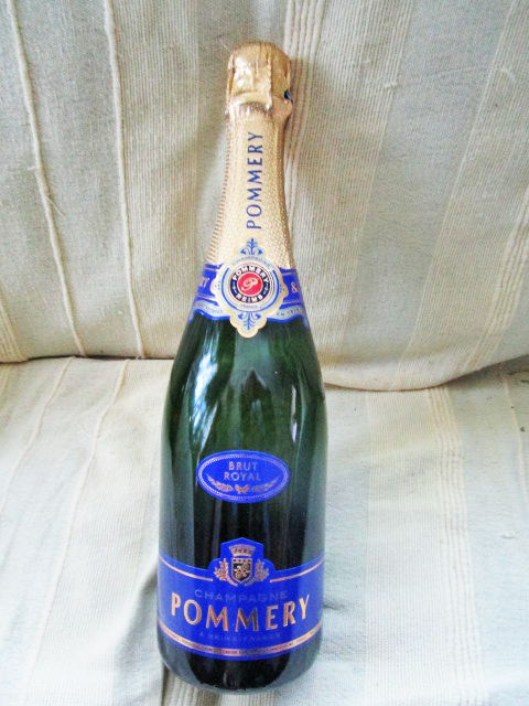 Een fles van de besproken champagne.