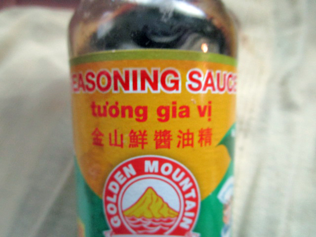 Een fles Seasoning sauce.
