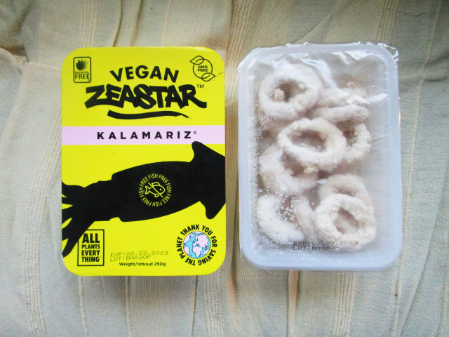 De ringen en de verpakking, waarop Vegan Zeastar Kalamariz.