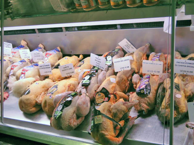 Verschillende soorten Franse kippen op de markt in Metz.