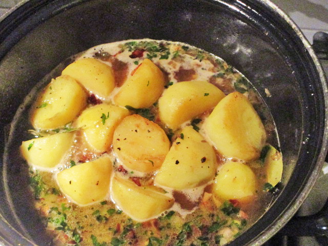 Aardappelen in een aigrelette (licht-zure) saus.