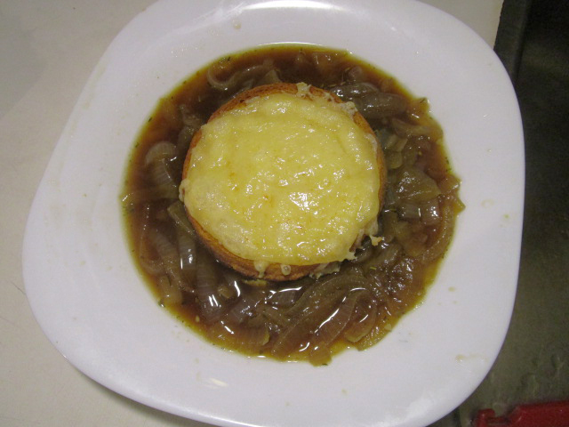 Een foto van de eerste beschreven soep, met de beschuit erin.