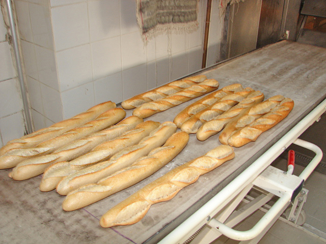 Stokbrood, net uit een professionele oven getrokken.