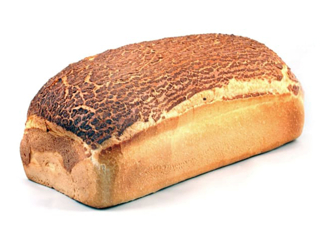 Een casette-brood met vlakke zijkanten.