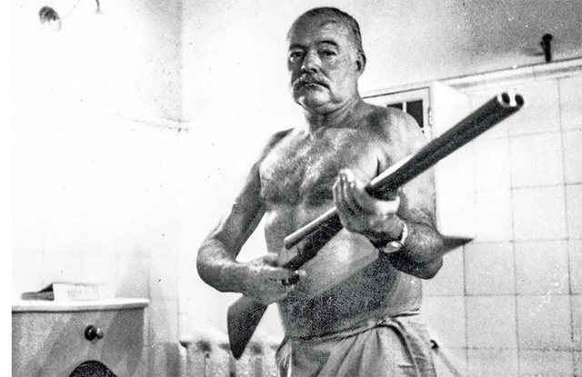 Hemingway met jachtgeweer in de badkamer.